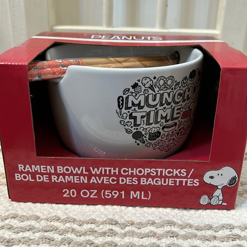 NIB PEANUTS Ramen Bowl with Chopsticks